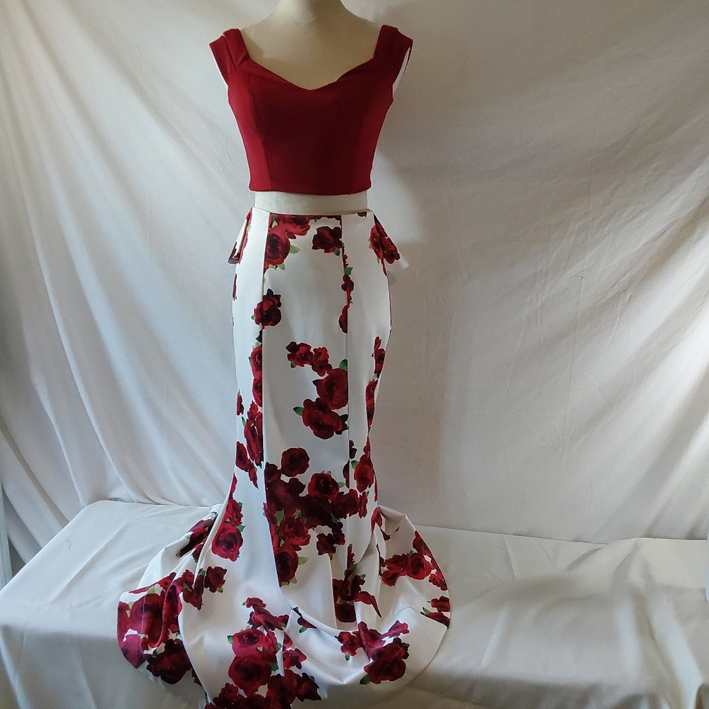 Social Code Off The Shoulder Floral Red Rose Mermaid Prom Dress Size 3
